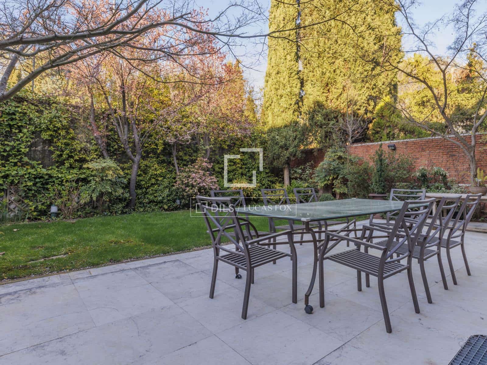 5 bedroom Villa for sale in Madrid city with garage - € 3,700,000 (Ref: 9696626)