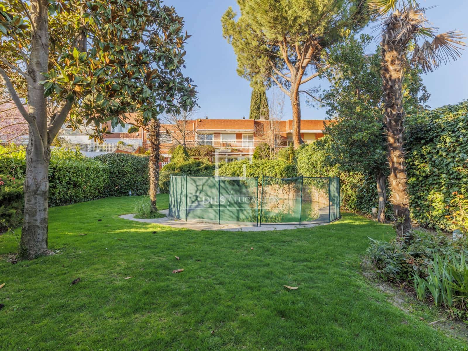 5 bedroom Villa for sale in Madrid city with garage - € 3,700,000 (Ref: 9696626)