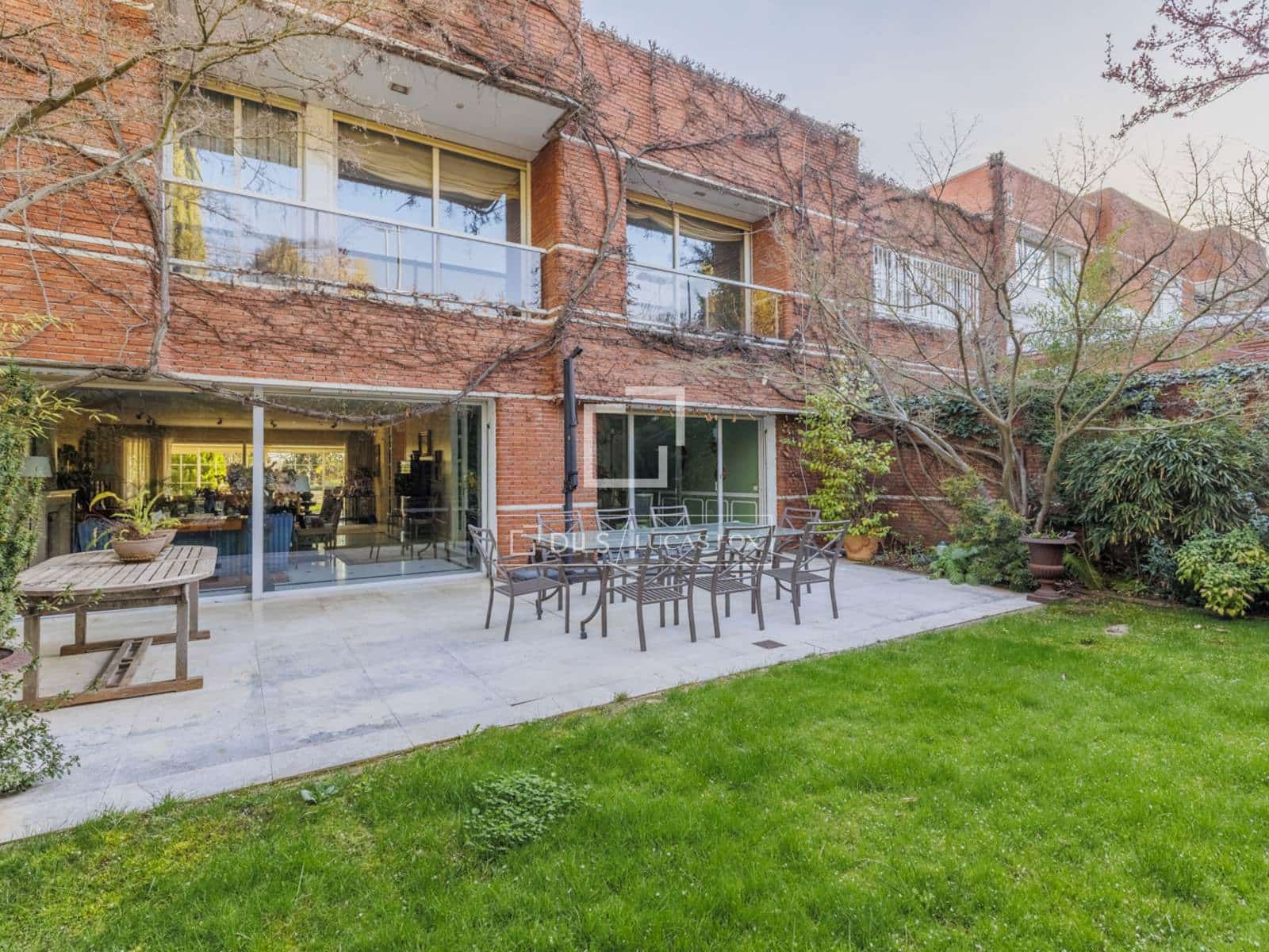 5 bedroom Villa for sale in Madrid city with garage - € 3,700,000 (Ref: 9696626)