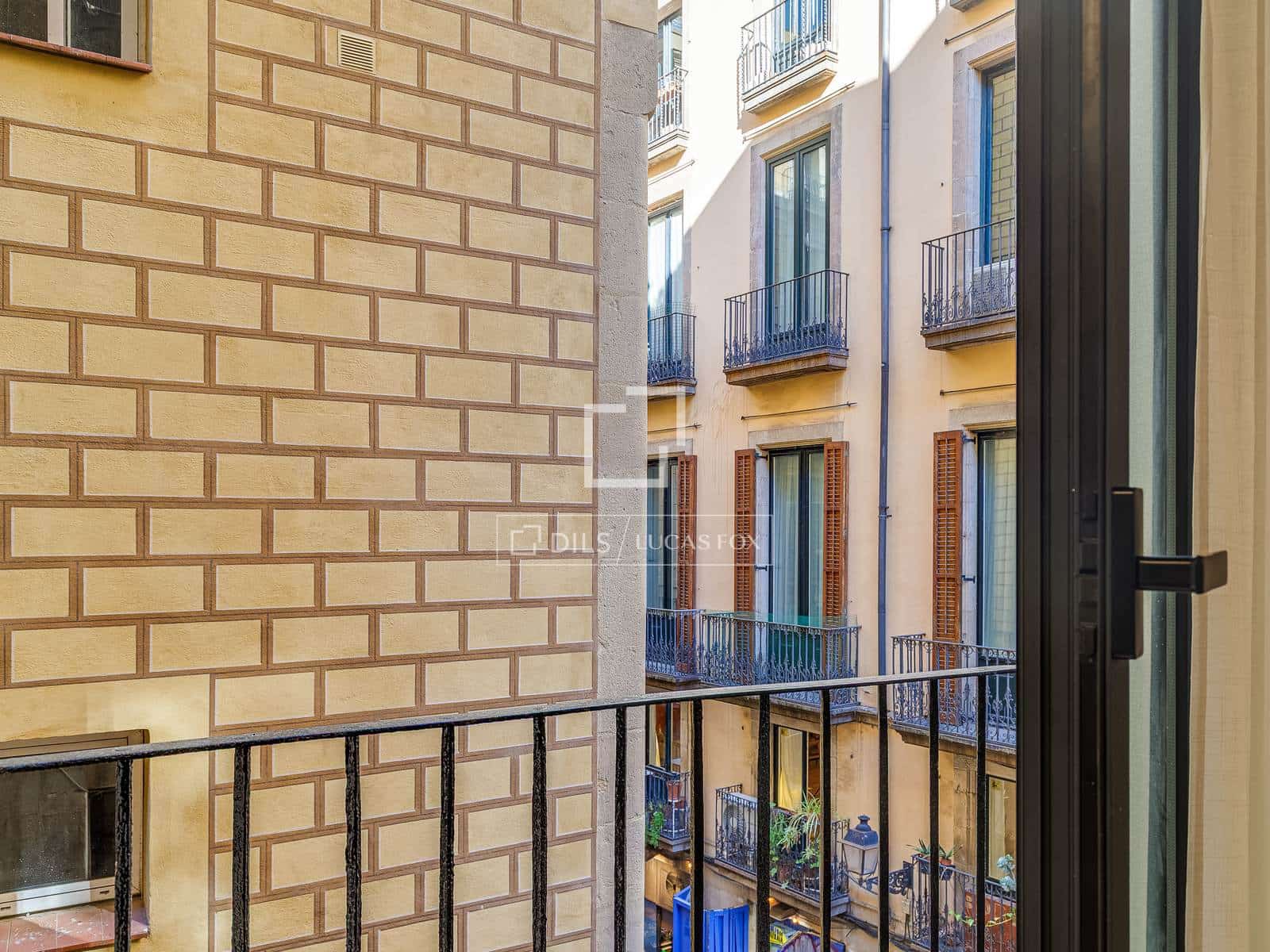 3 bedroom Apartment for sale in Barcelona city - € 590,000 (Ref: 9696864)