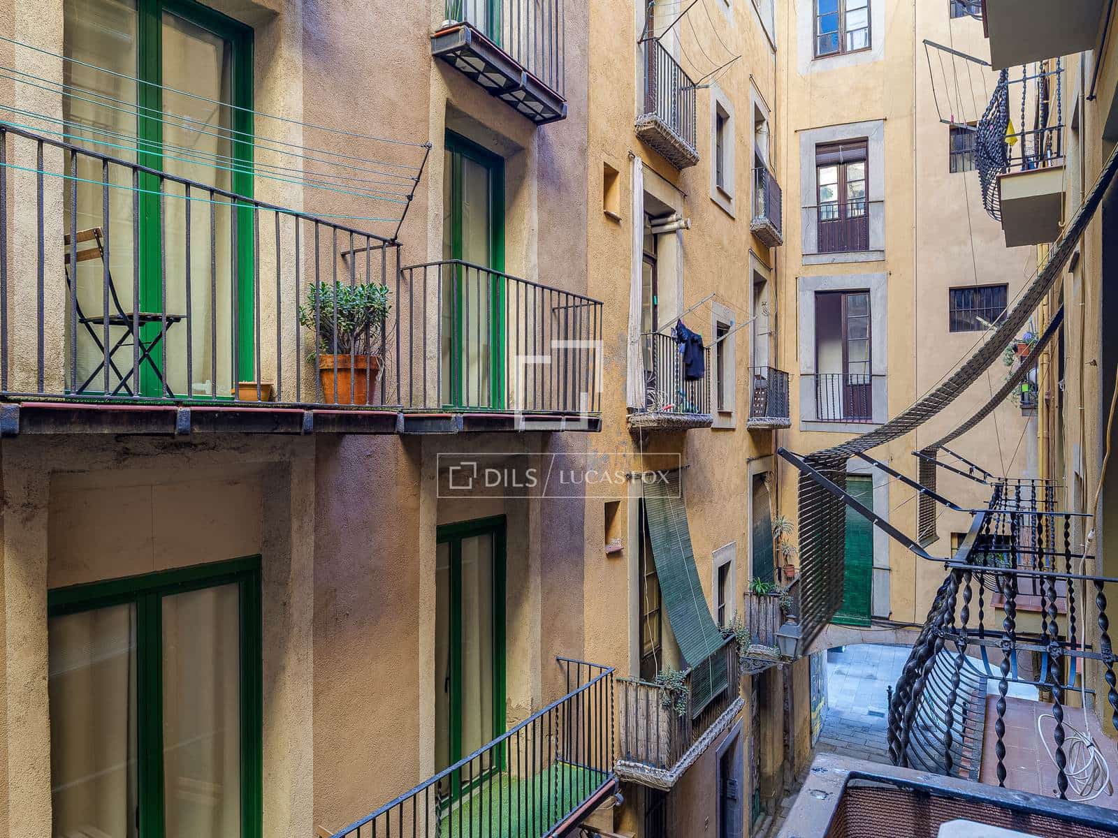 3 bedroom Apartment for sale in Barcelona city - € 590,000 (Ref: 9696864)