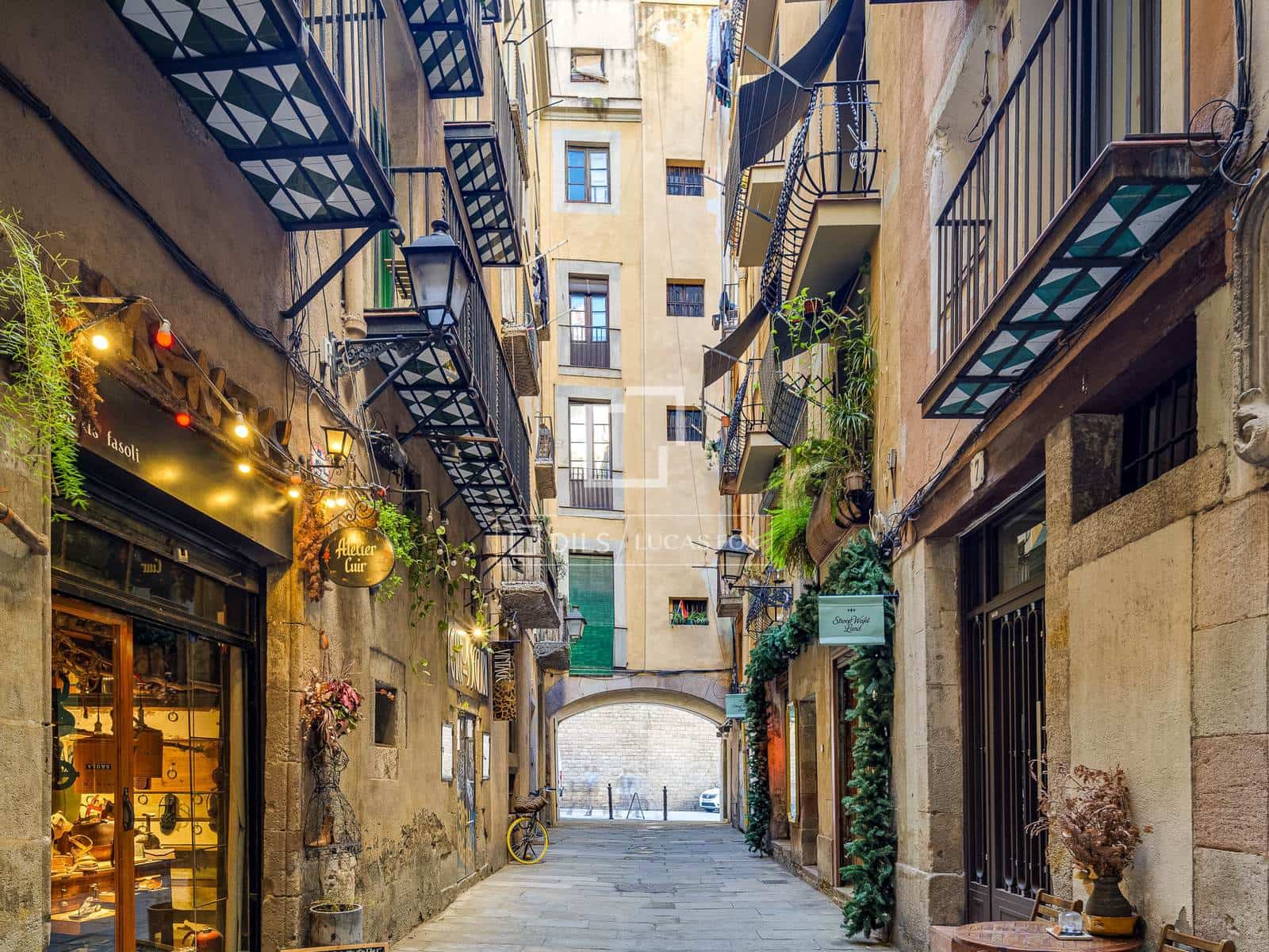 3 bedroom Apartment for sale in Barcelona city - € 590,000 (Ref: 9696864)