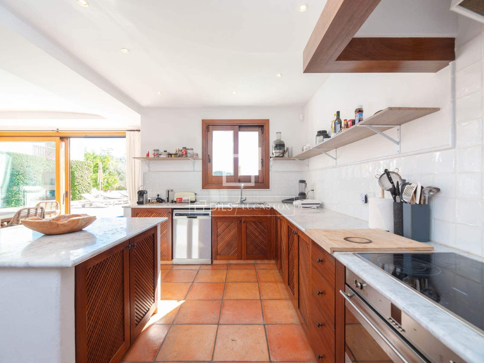 5 bedroom Villa for sale in Nuestra Senora de Jesus with pool garage - € 8,200,000 (Ref: 9696867)