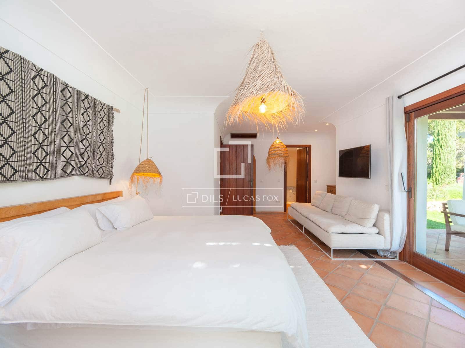 5 bedroom Villa for sale in Nuestra Senora de Jesus with pool garage - € 8,200,000 (Ref: 9696867)