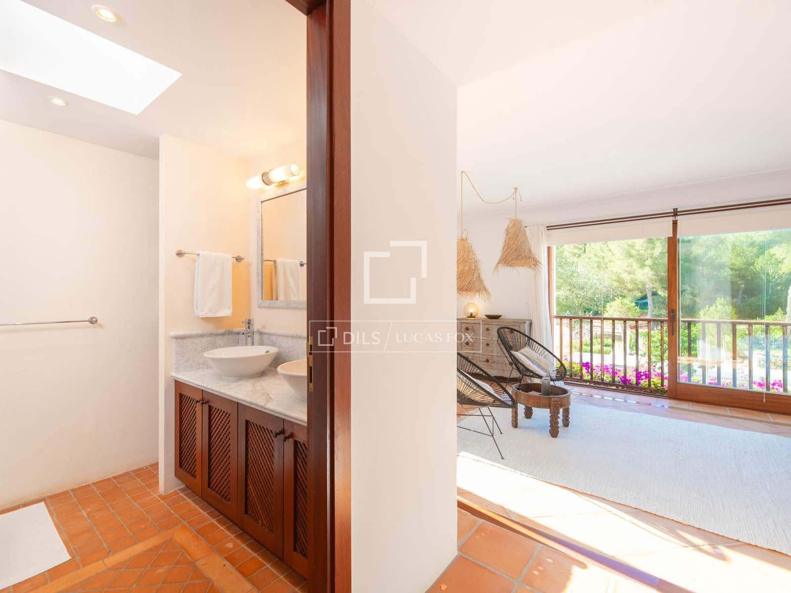 5 bedroom Villa for sale in Nuestra Senora de Jesus with pool garage - € 8,200,000 (Ref: 9696867)