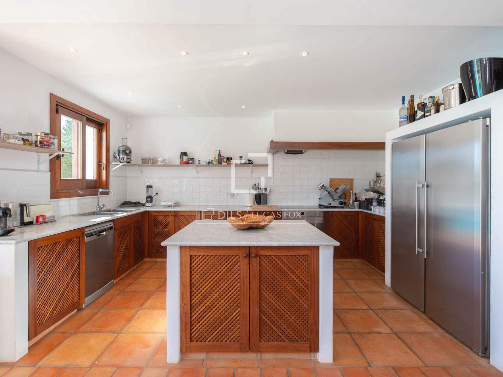 5 bedroom Villa for sale in Nuestra Senora de Jesus with pool garage - € 8,200,000 (Ref: 9696867)