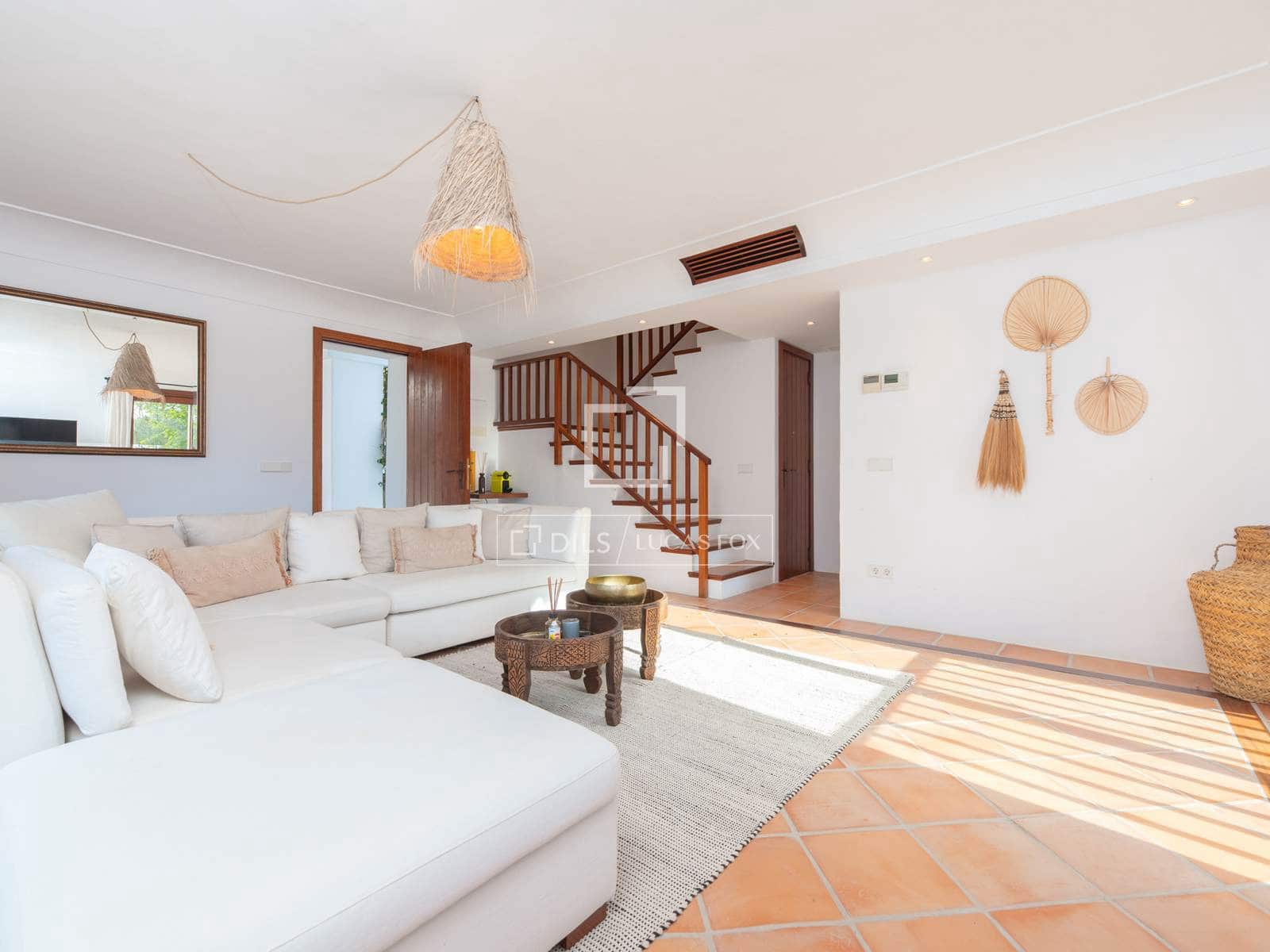 5 bedroom Villa for sale in Nuestra Senora de Jesus with pool garage - € 8,200,000 (Ref: 9696867)