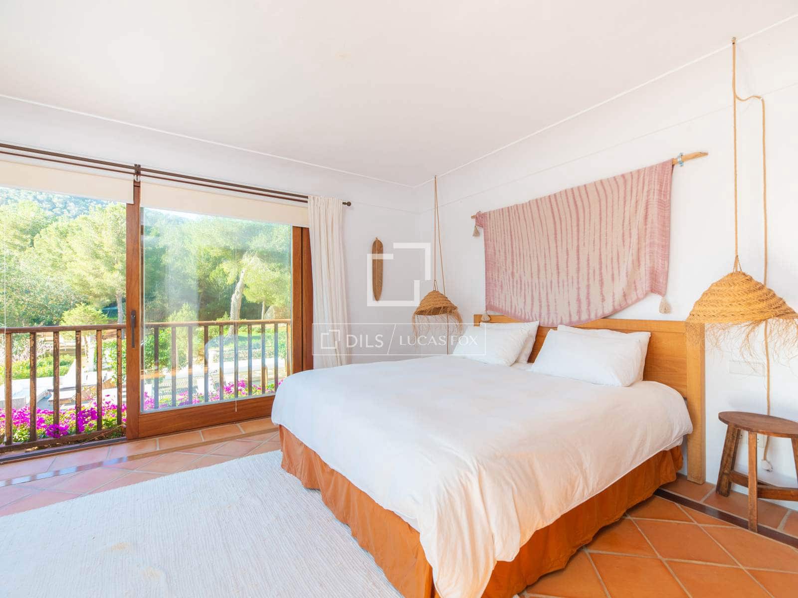 5 bedroom Villa for sale in Nuestra Senora de Jesus with pool garage - € 8,200,000 (Ref: 9696867)