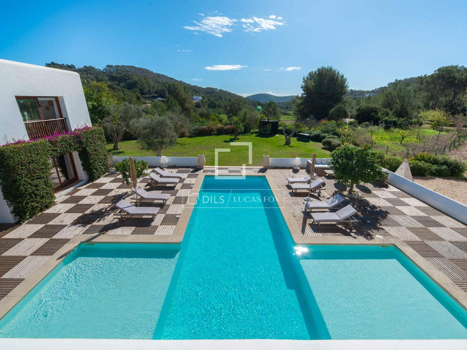 5 bedroom Villa for sale in Nuestra Senora de Jesus with pool garage - € 8,200,000 (Ref: 9696867)