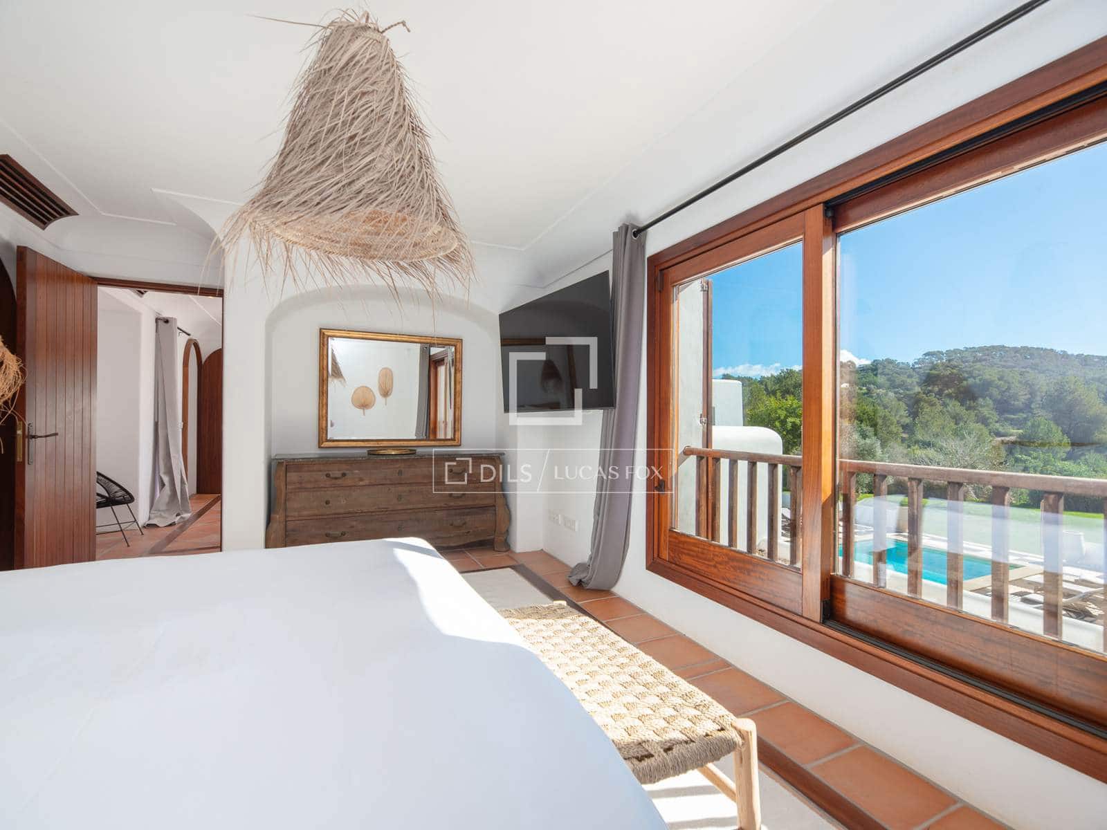 5 bedroom Villa for sale in Nuestra Senora de Jesus with pool garage - € 8,200,000 (Ref: 9696867)