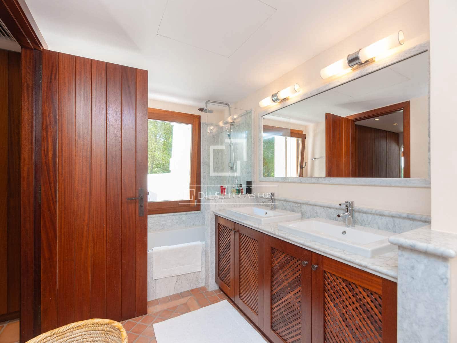 5 bedroom Villa for sale in Nuestra Senora de Jesus with pool garage - € 8,200,000 (Ref: 9696867)