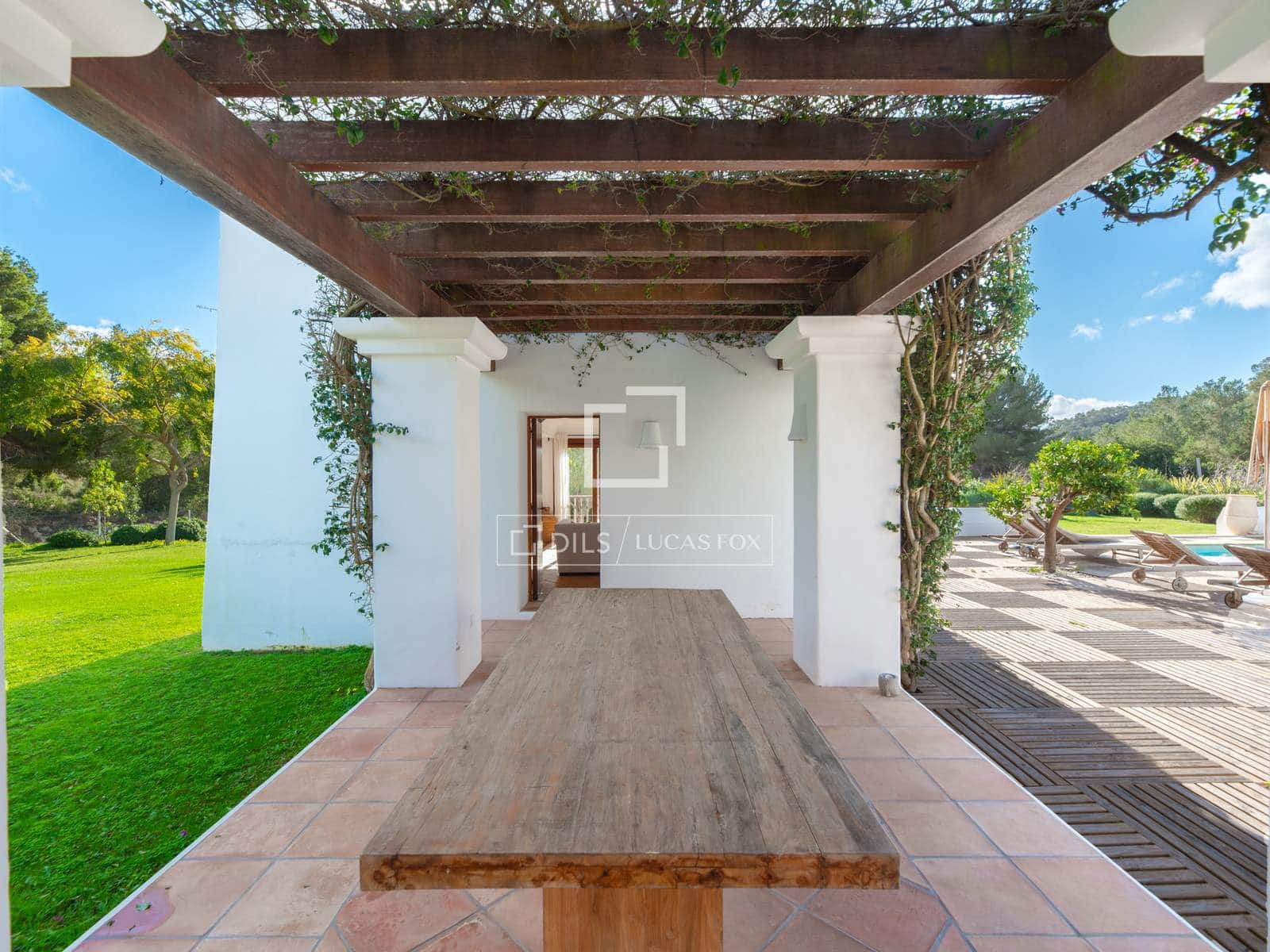 5 bedroom Villa for sale in Nuestra Senora de Jesus with pool garage - € 8,200,000 (Ref: 9696867)