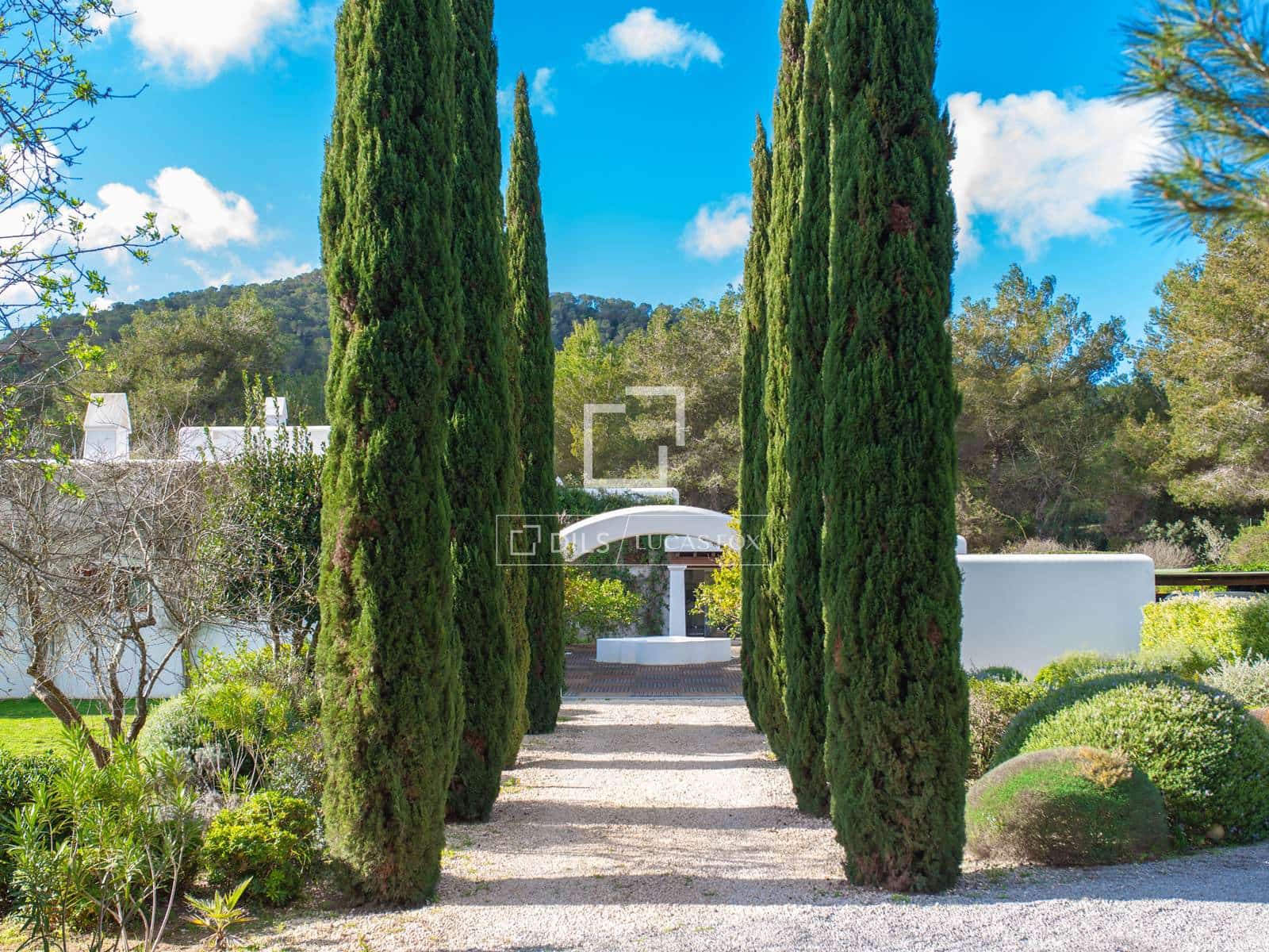 5 bedroom Villa for sale in Nuestra Senora de Jesus with pool garage - € 8,200,000 (Ref: 9696867)