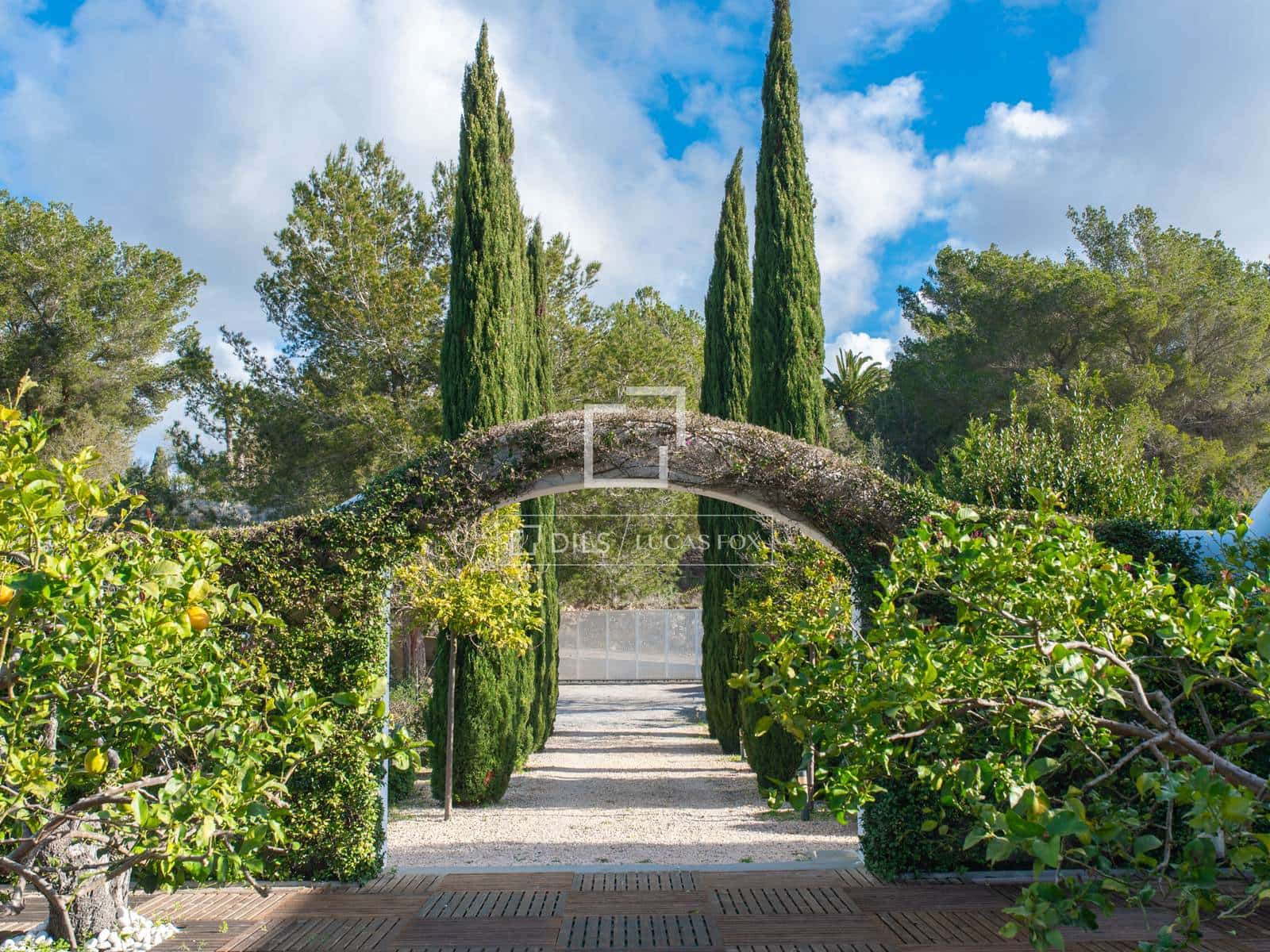 5 bedroom Villa for sale in Nuestra Senora de Jesus with pool garage - € 8,200,000 (Ref: 9696867)