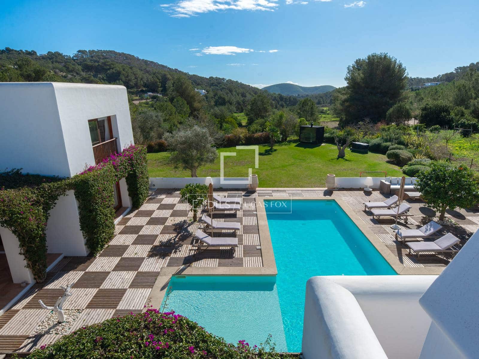 5 bedroom Villa for sale in Nuestra Senora de Jesus with pool garage - € 8,200,000 (Ref: 9696867)