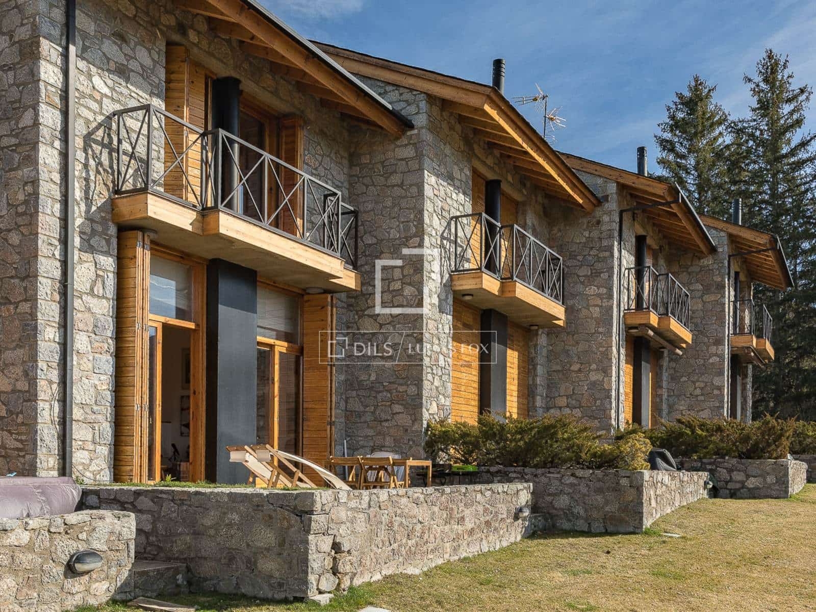 4 bedroom Villa for sale in Fontanals de Cerdanya - € 495,000 (Ref: 9697821)