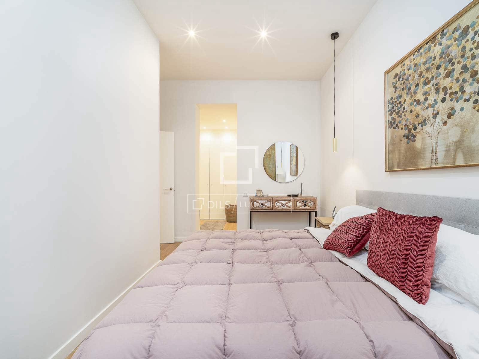 Apartamento de 4 habitaciones en Barcelona ciudad en venta - 1.050.000 € (Ref: 9697823)