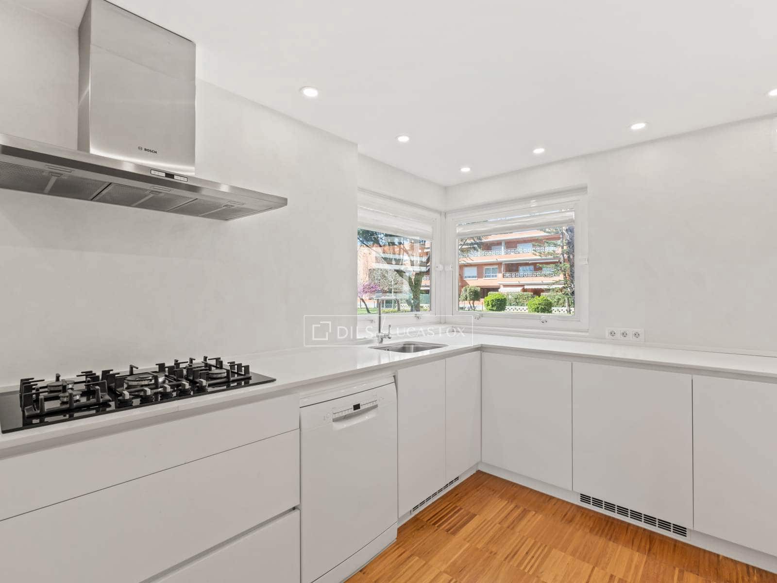 3 bedroom Apartment for sale in Alicante / Alacant city with pool garage - € 590,000 (Ref: 9699229)