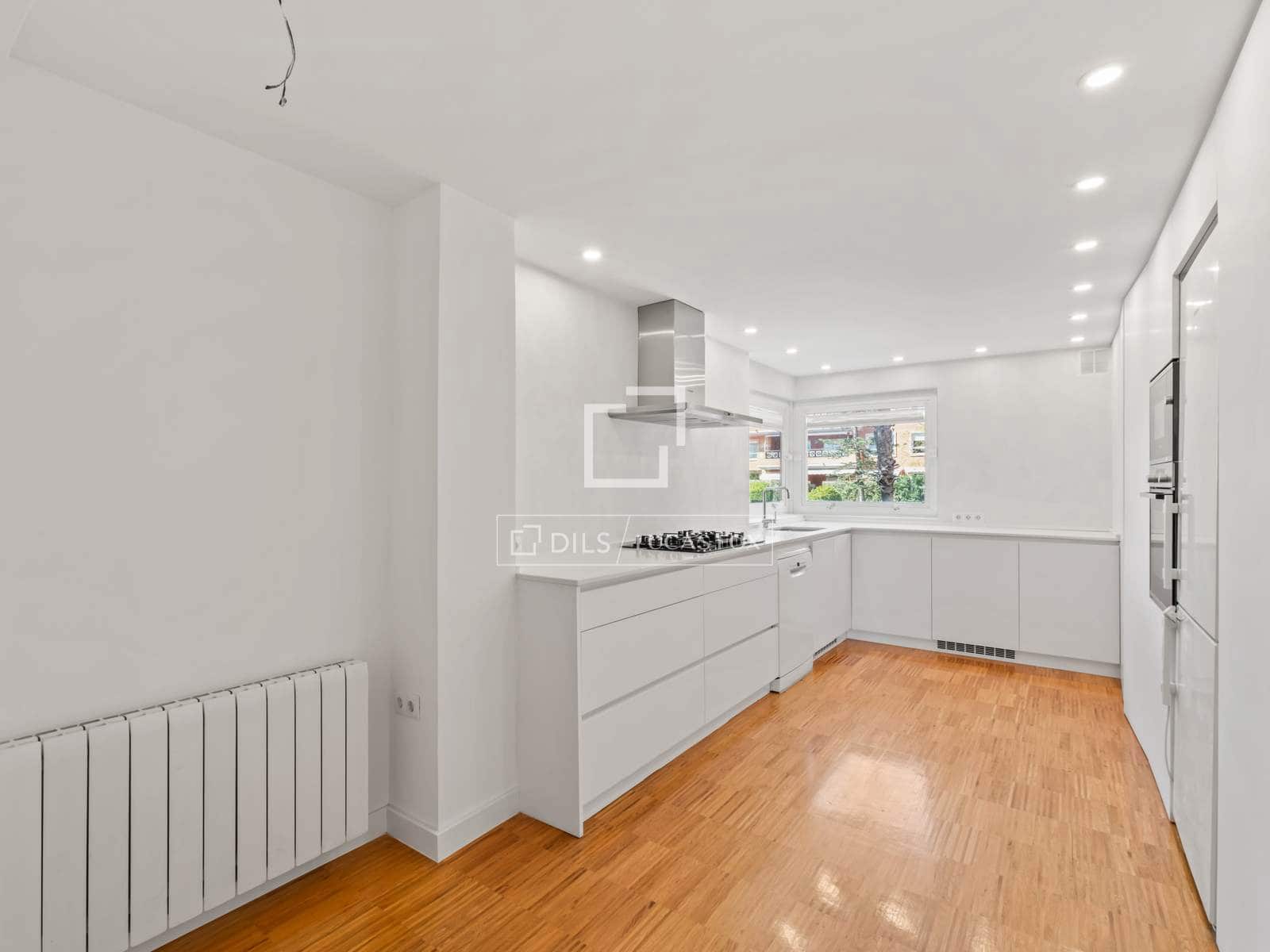 3 bedroom Apartment for sale in Alicante / Alacant city with pool garage - € 590,000 (Ref: 9699229)