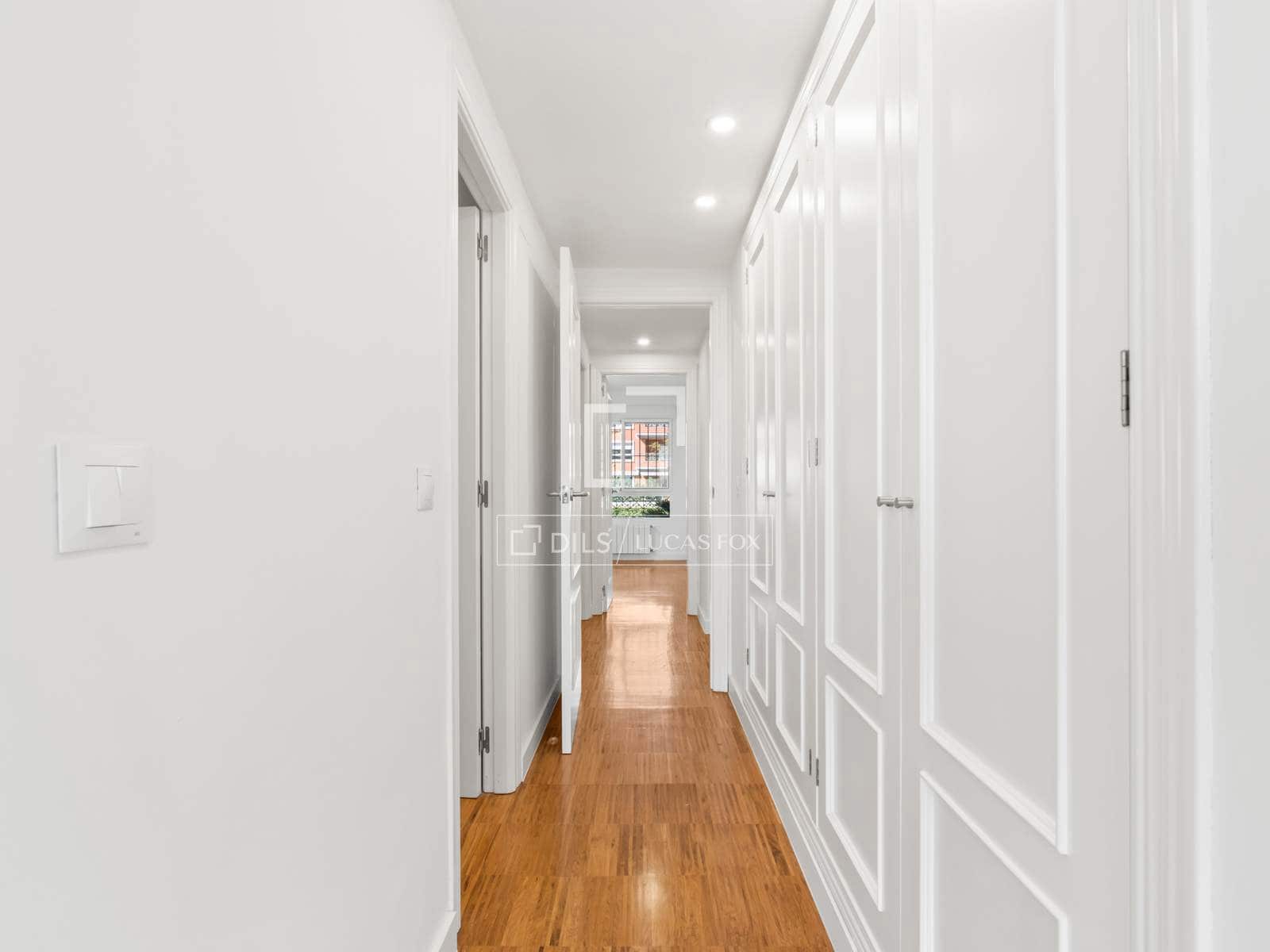 3 bedroom Apartment for sale in Alicante / Alacant city with pool garage - € 590,000 (Ref: 9699229)