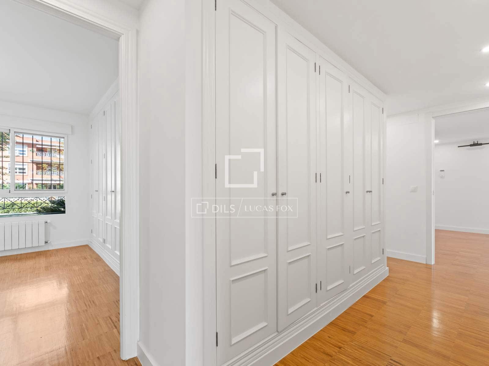 3 bedroom Apartment for sale in Alicante / Alacant city with pool garage - € 590,000 (Ref: 9699229)