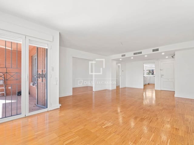 3 makuuhuone Huoneisto myytävänä paikassa Alicante kaupunki mukana uima-altaan 
autotalli - 590 000 € (Ref: 9699229)