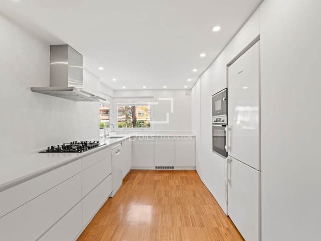 3 makuuhuone Huoneisto myytävänä paikassa Alicante kaupunki mukana uima-altaan 
autotalli - 590 000 € (Ref: 9699229)