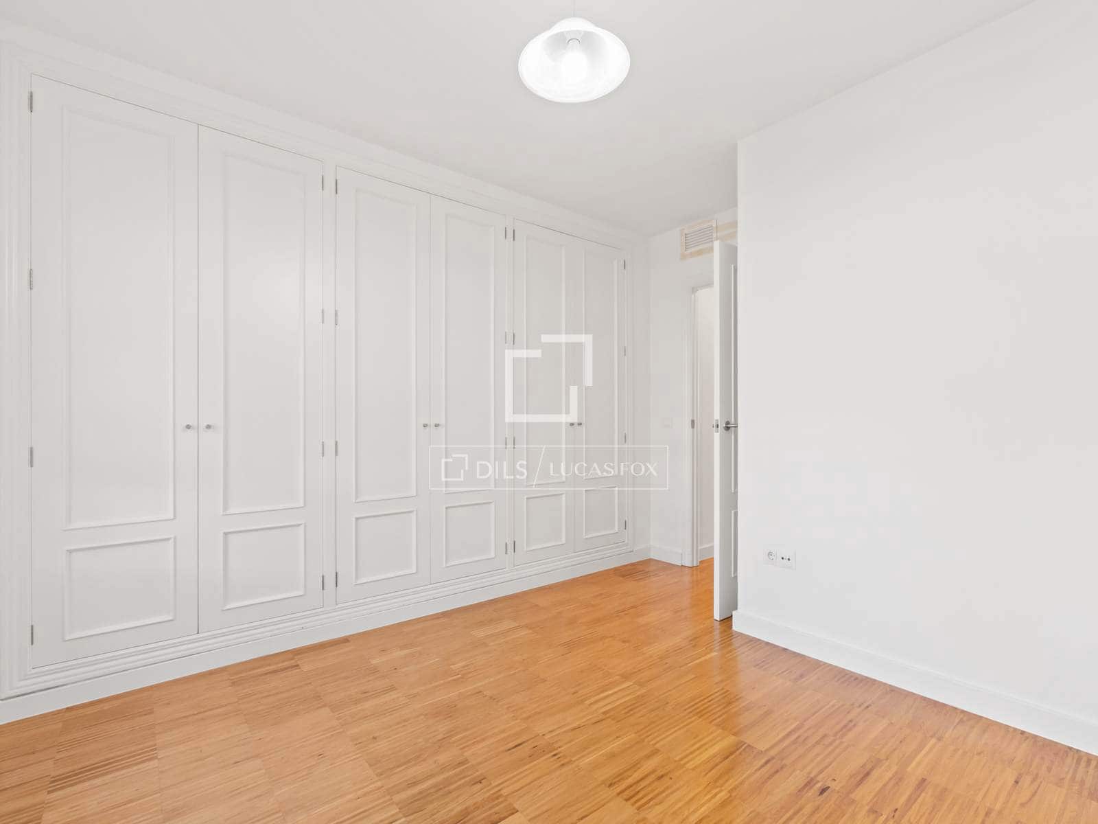 3 bedroom Apartment for sale in Alicante / Alacant city with pool garage - € 590,000 (Ref: 9699229)