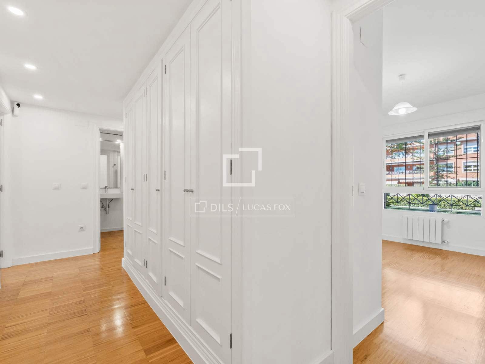 3 bedroom Apartment for sale in Alicante / Alacant city with pool garage - € 590,000 (Ref: 9699229)