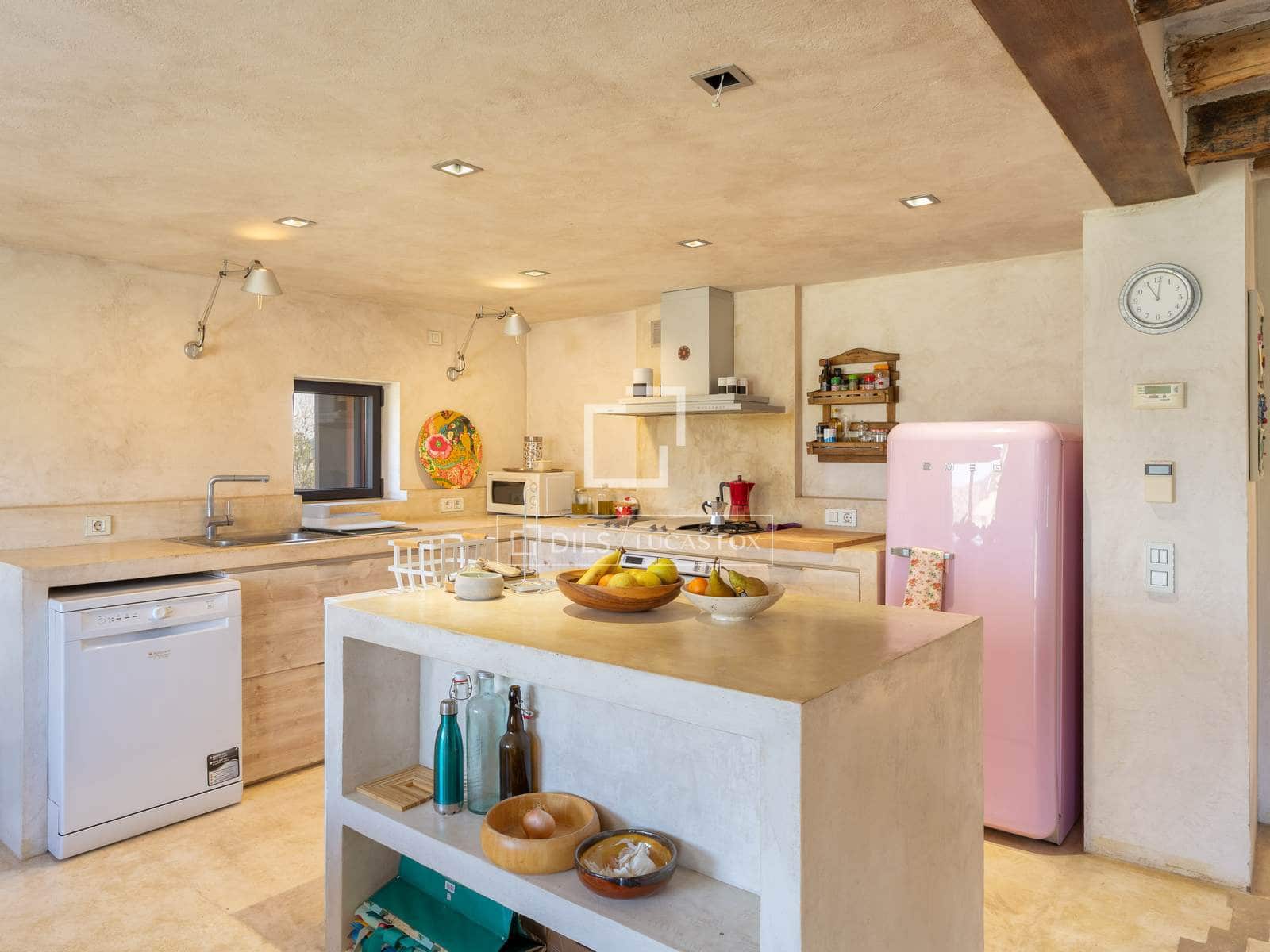 8 bedroom Finca/Country House for sale in Orfes with pool - € 2,200,000 (Ref: 9699676)