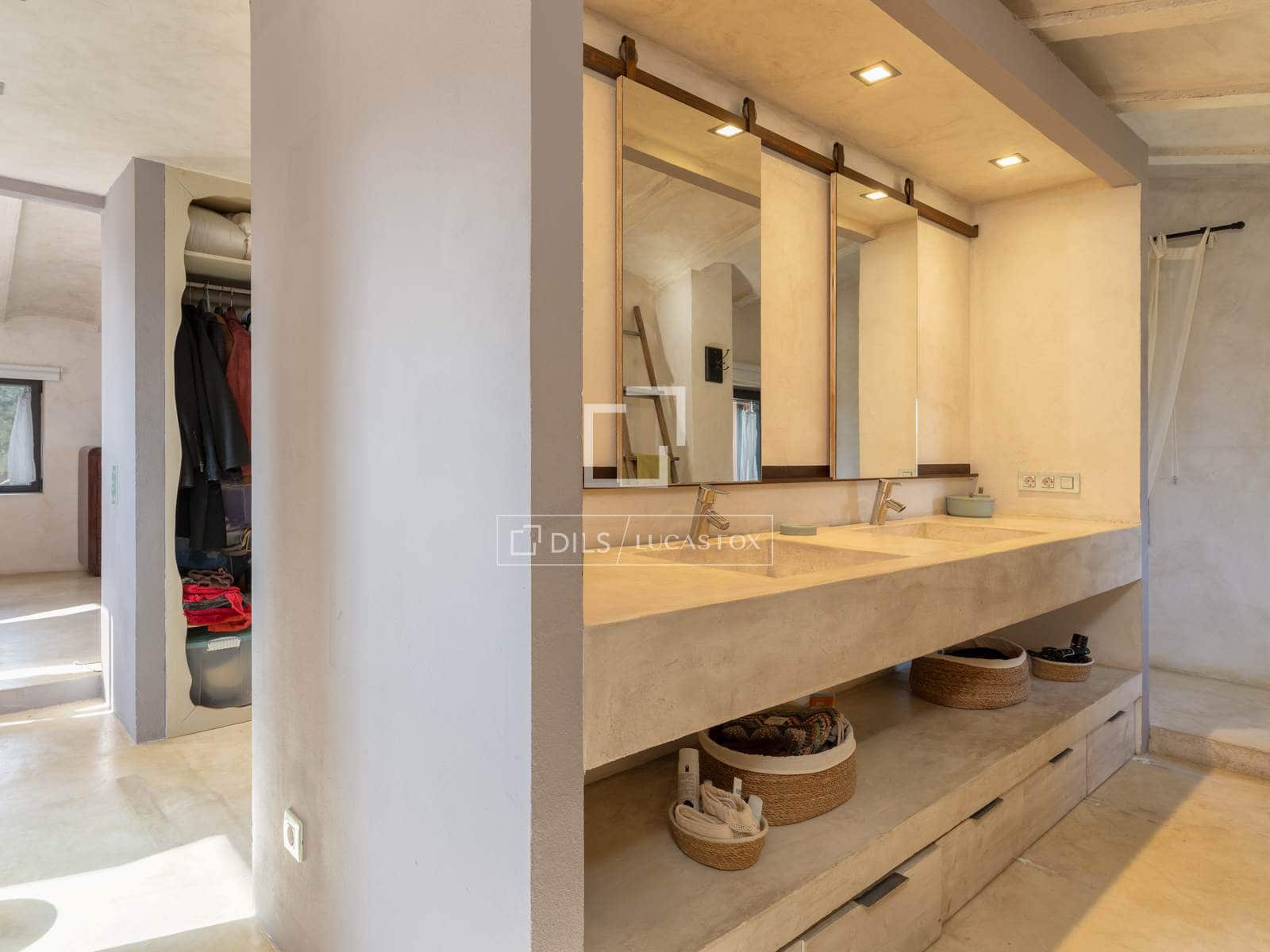 8 bedroom Finca/Country House for sale in Orfes with pool - € 2,200,000 (Ref: 9699676)