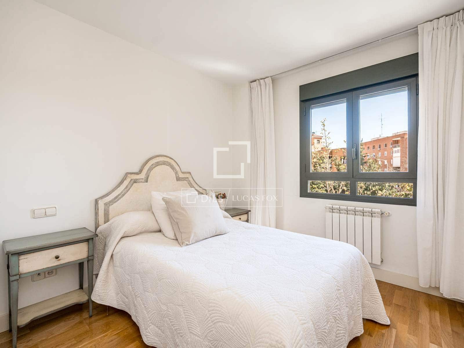 4 bedroom Apartment for sale in Madrid city with pool garage - € 1,089,000 (Ref: 9699677)