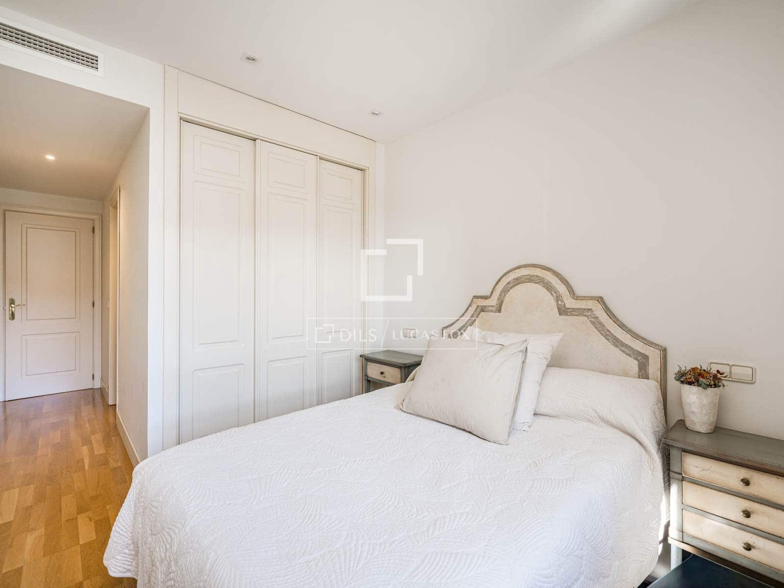 4 bedroom Apartment for sale in Madrid city with pool garage - € 1,089,000 (Ref: 9699677)