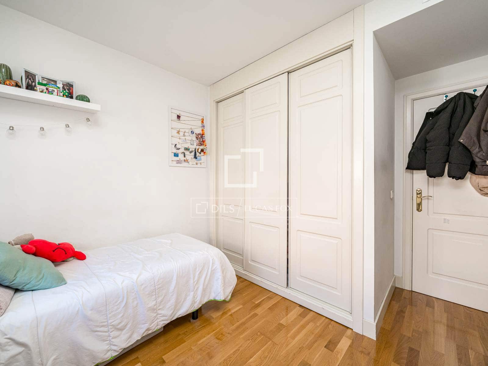 4 bedroom Apartment for sale in Madrid city with pool garage - € 1,089,000 (Ref: 9699677)