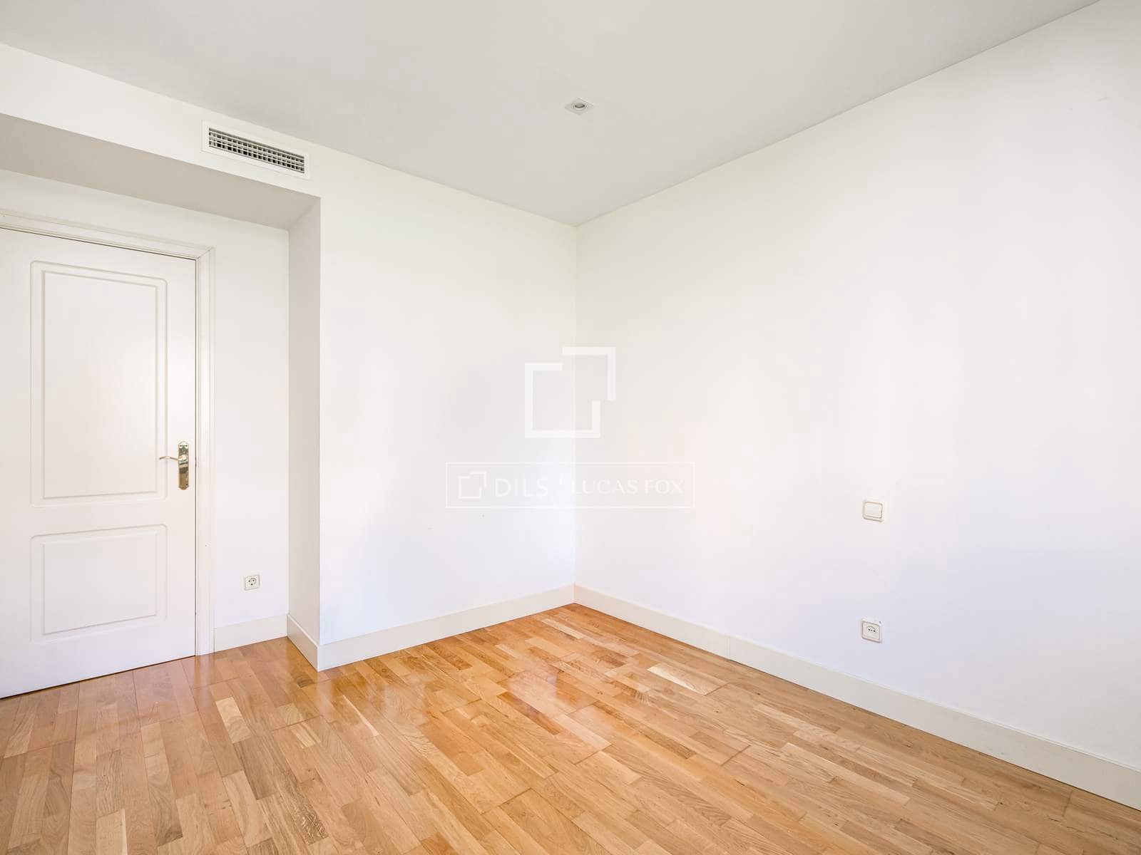 4 bedroom Apartment for sale in Madrid city with pool garage - € 1,089,000 (Ref: 9699677)