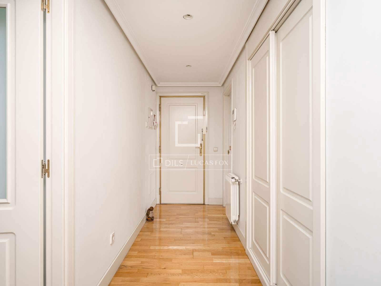 4 bedroom Apartment for sale in Madrid city with pool garage - € 1,089,000 (Ref: 9699677)