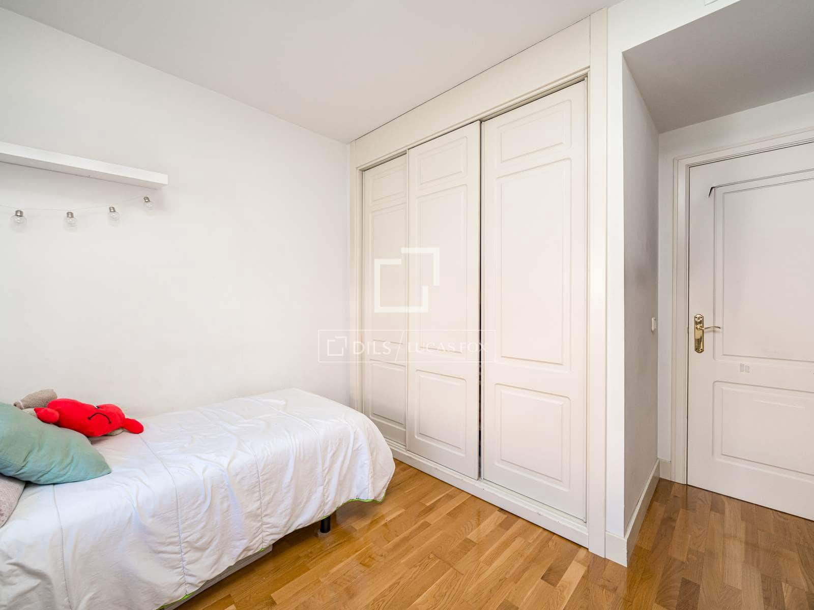 4 bedroom Apartment for sale in Madrid city with pool garage - € 1,089,000 (Ref: 9699677)