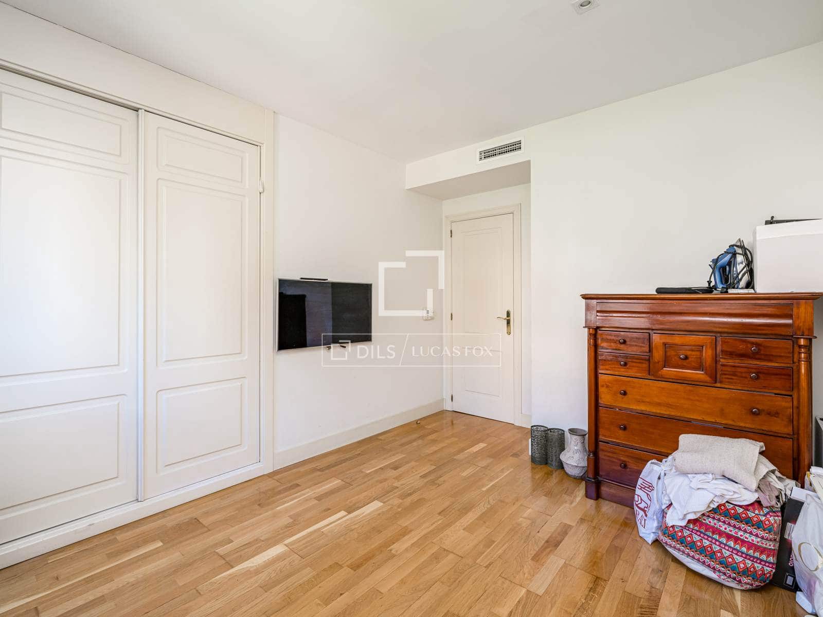 4 bedroom Apartment for sale in Madrid city with pool garage - € 1,089,000 (Ref: 9699677)