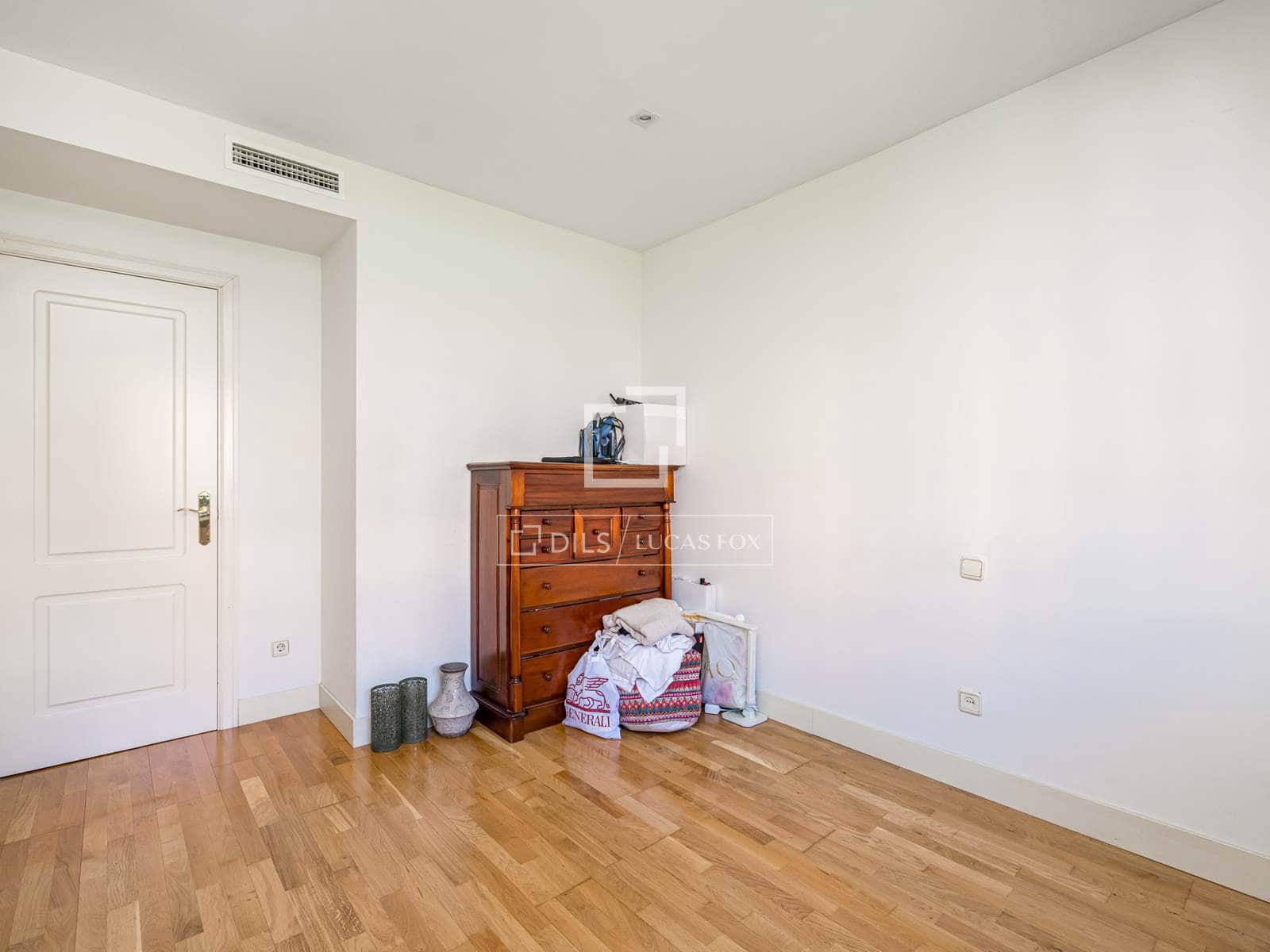 4 bedroom Apartment for sale in Madrid city with pool garage - € 1,089,000 (Ref: 9699677)