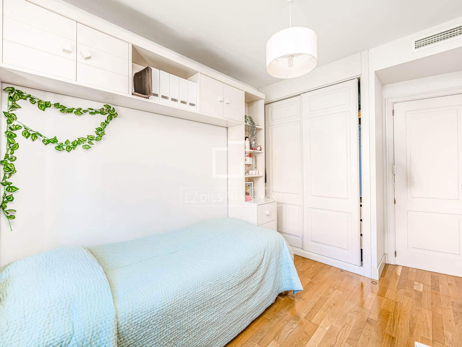 4 bedroom Apartment for sale in Madrid city with pool garage - € 1,089,000 (Ref: 9699677)