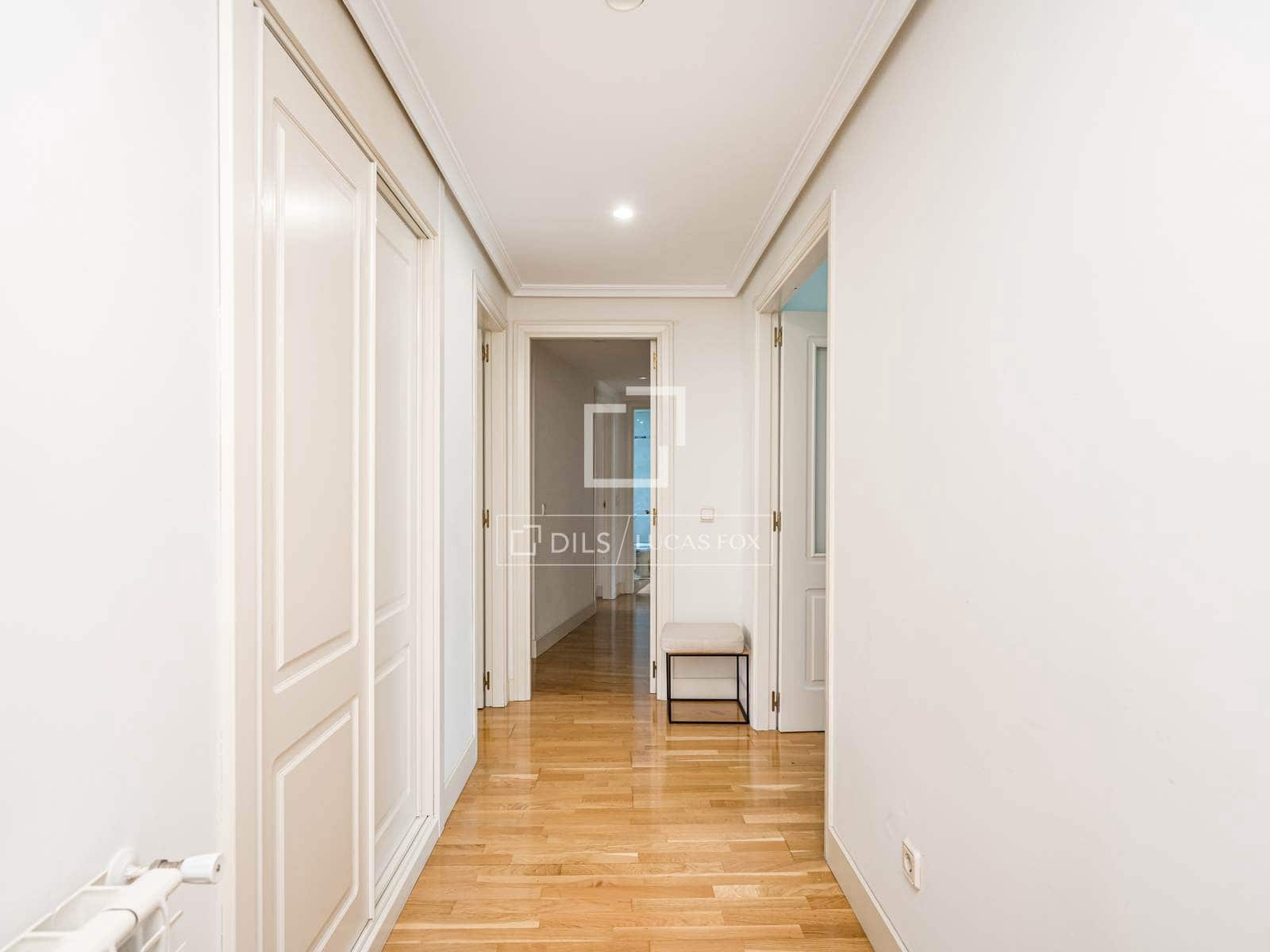 4 bedroom Apartment for sale in Madrid city with pool garage - € 1,089,000 (Ref: 9699677)