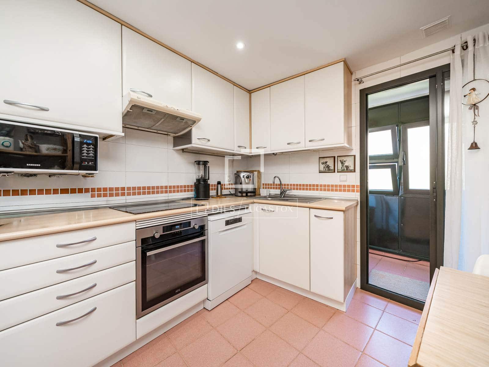 4 bedroom Apartment for sale in Madrid city with pool garage - € 1,089,000 (Ref: 9699677)