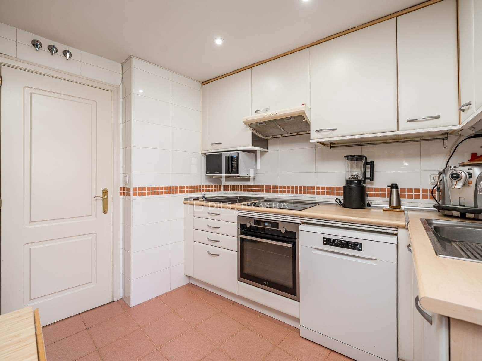 4 bedroom Apartment for sale in Madrid city with pool garage - € 1,089,000 (Ref: 9699677)