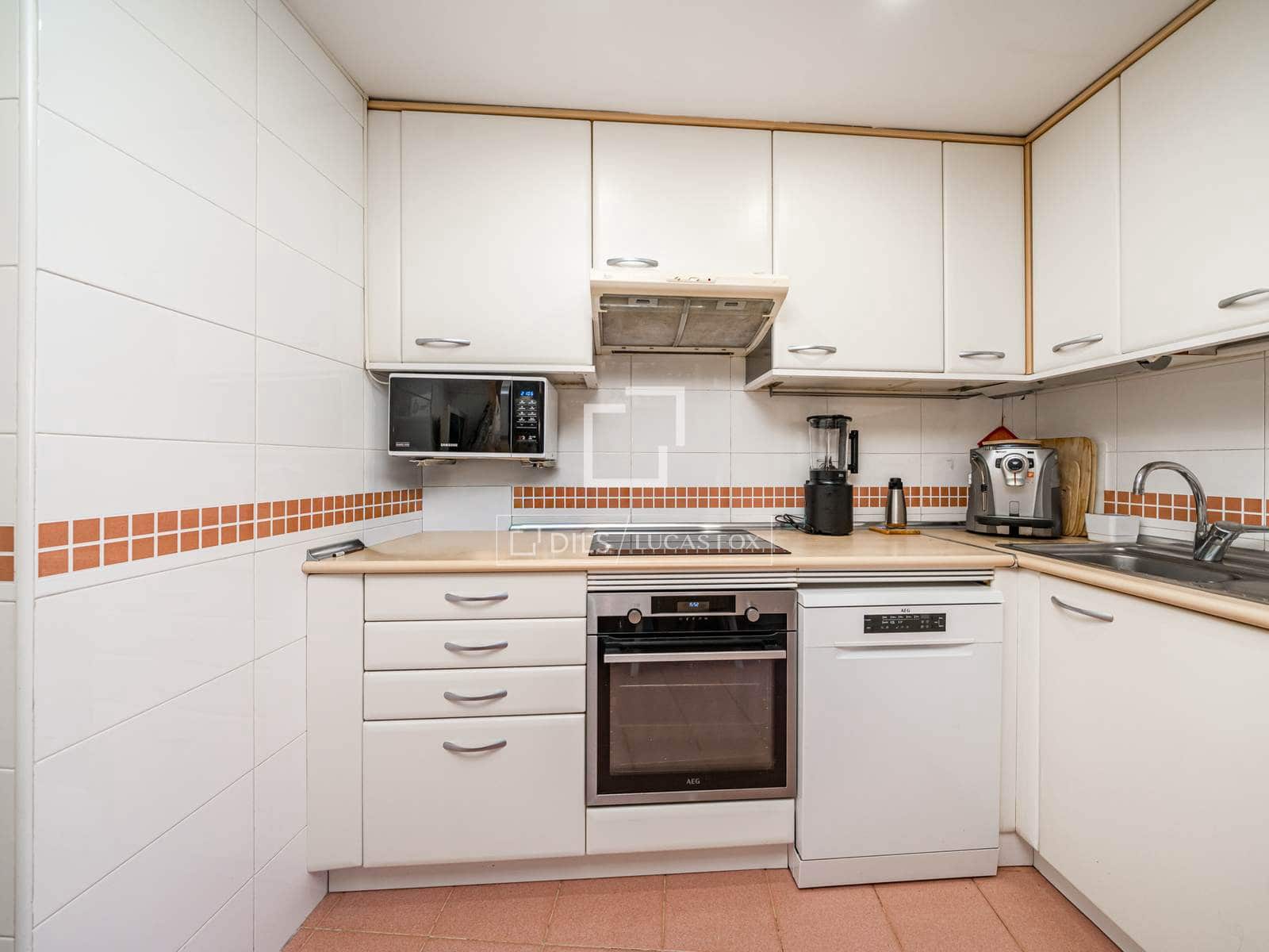 4 bedroom Apartment for sale in Madrid city with pool garage - € 1,089,000 (Ref: 9699677)