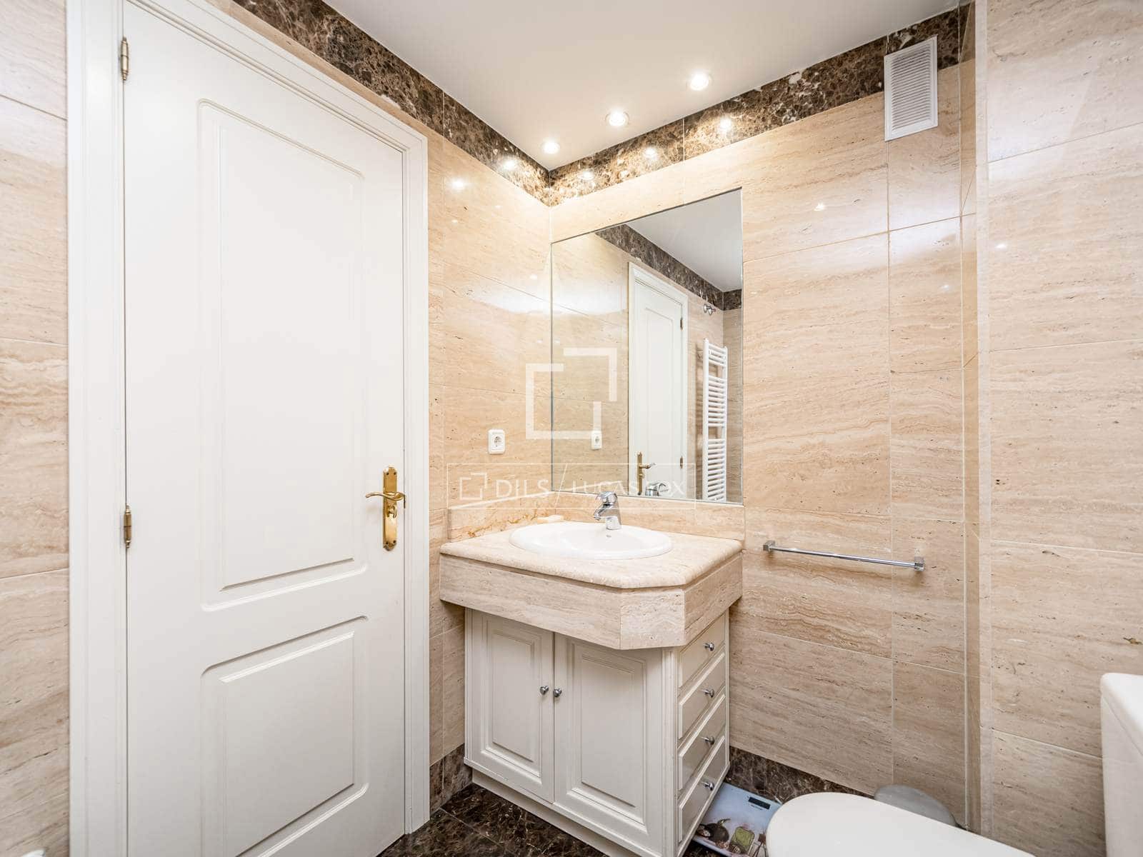 4 bedroom Apartment for sale in Madrid city with pool garage - € 1,089,000 (Ref: 9699677)