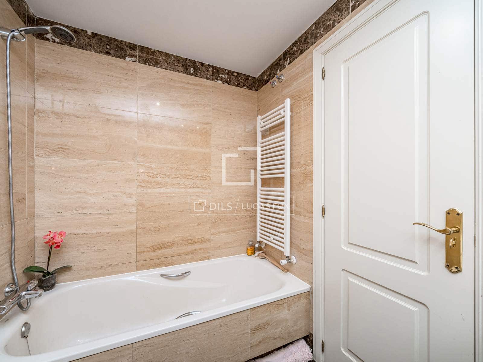 4 bedroom Apartment for sale in Madrid city with pool garage - € 1,089,000 (Ref: 9699677)