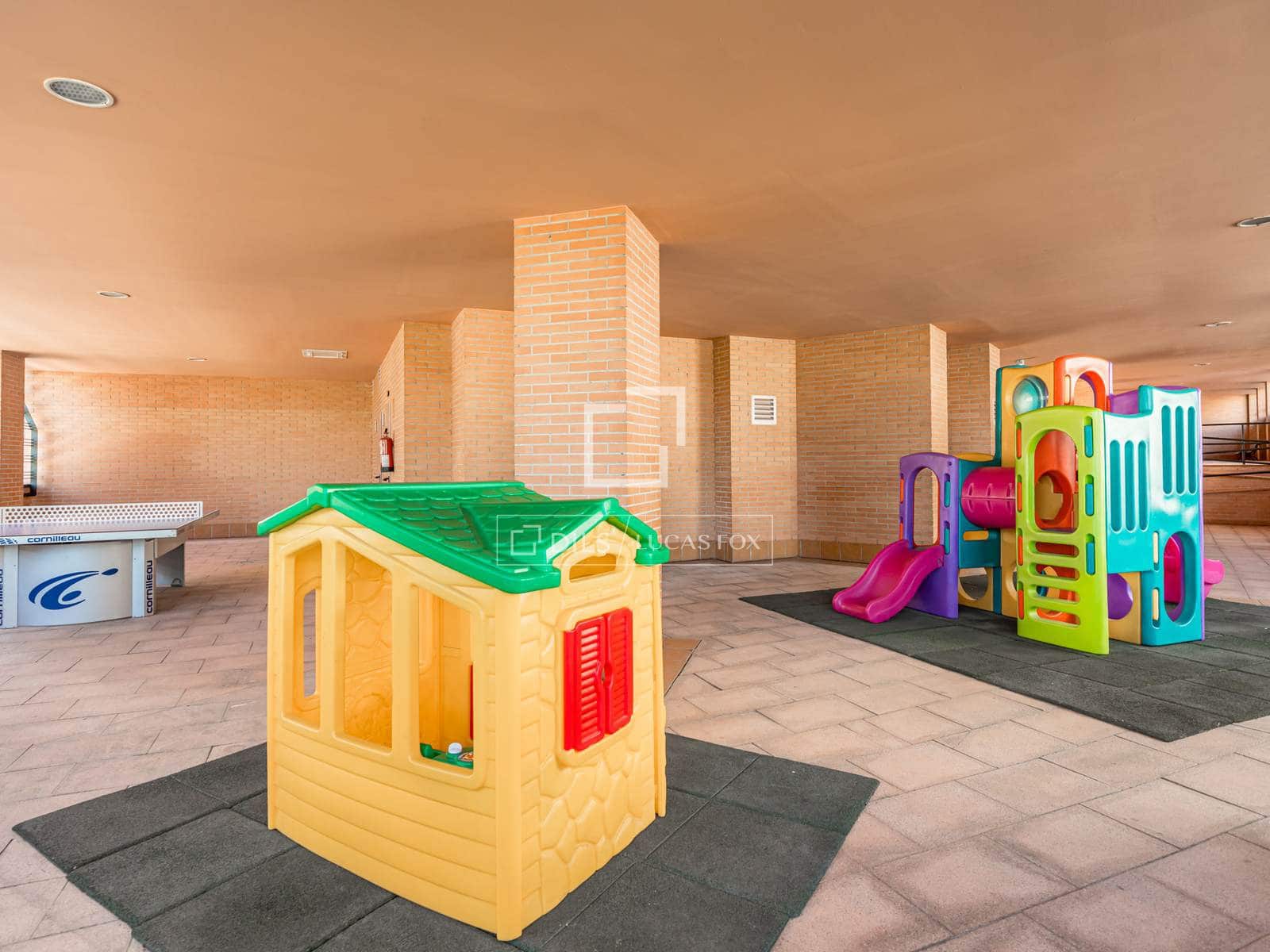 4 bedroom Apartment for sale in Madrid city with pool garage - € 1,089,000 (Ref: 9699677)