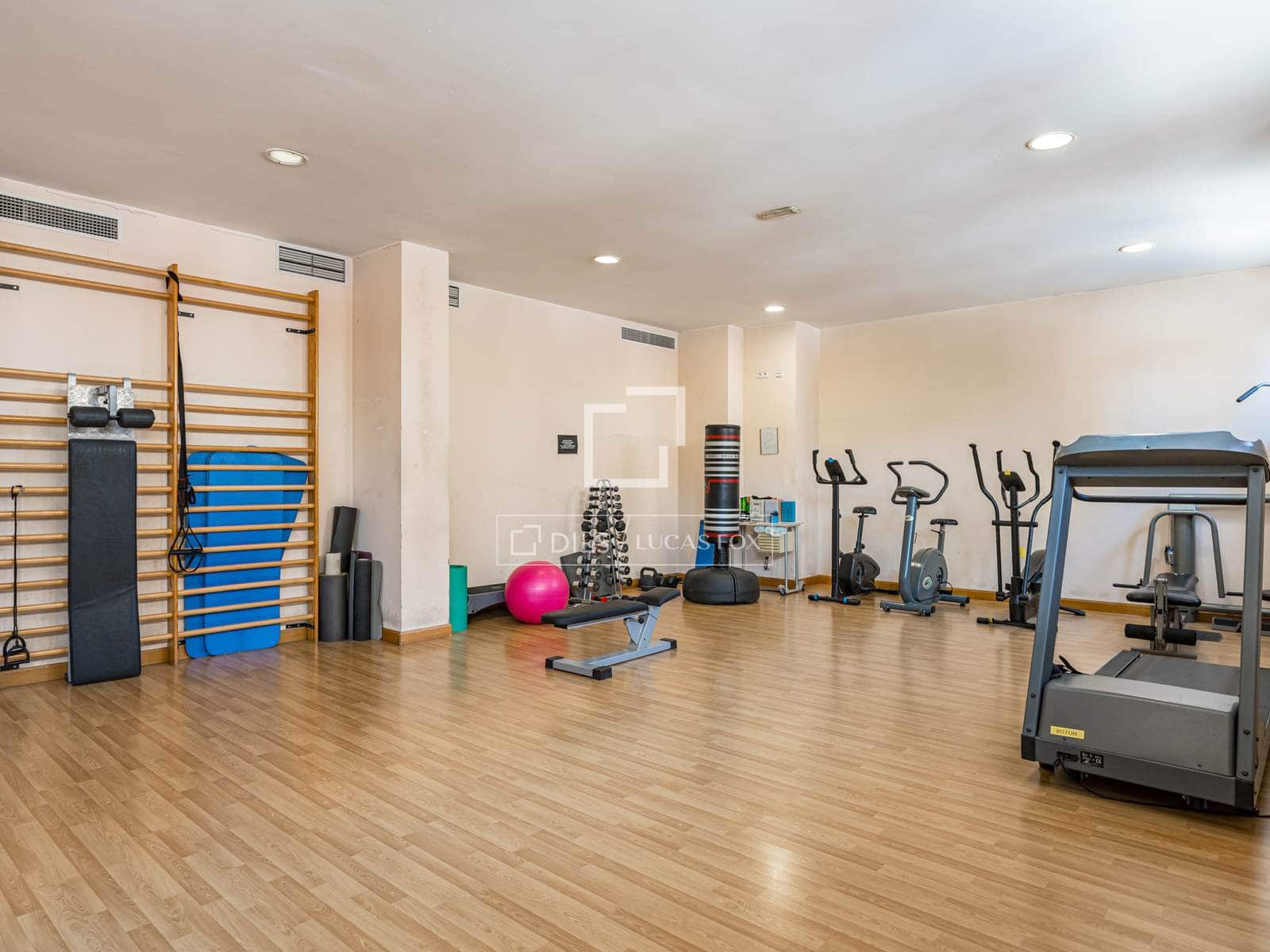 4 bedroom Apartment for sale in Madrid city with pool garage - € 1,089,000 (Ref: 9699677)