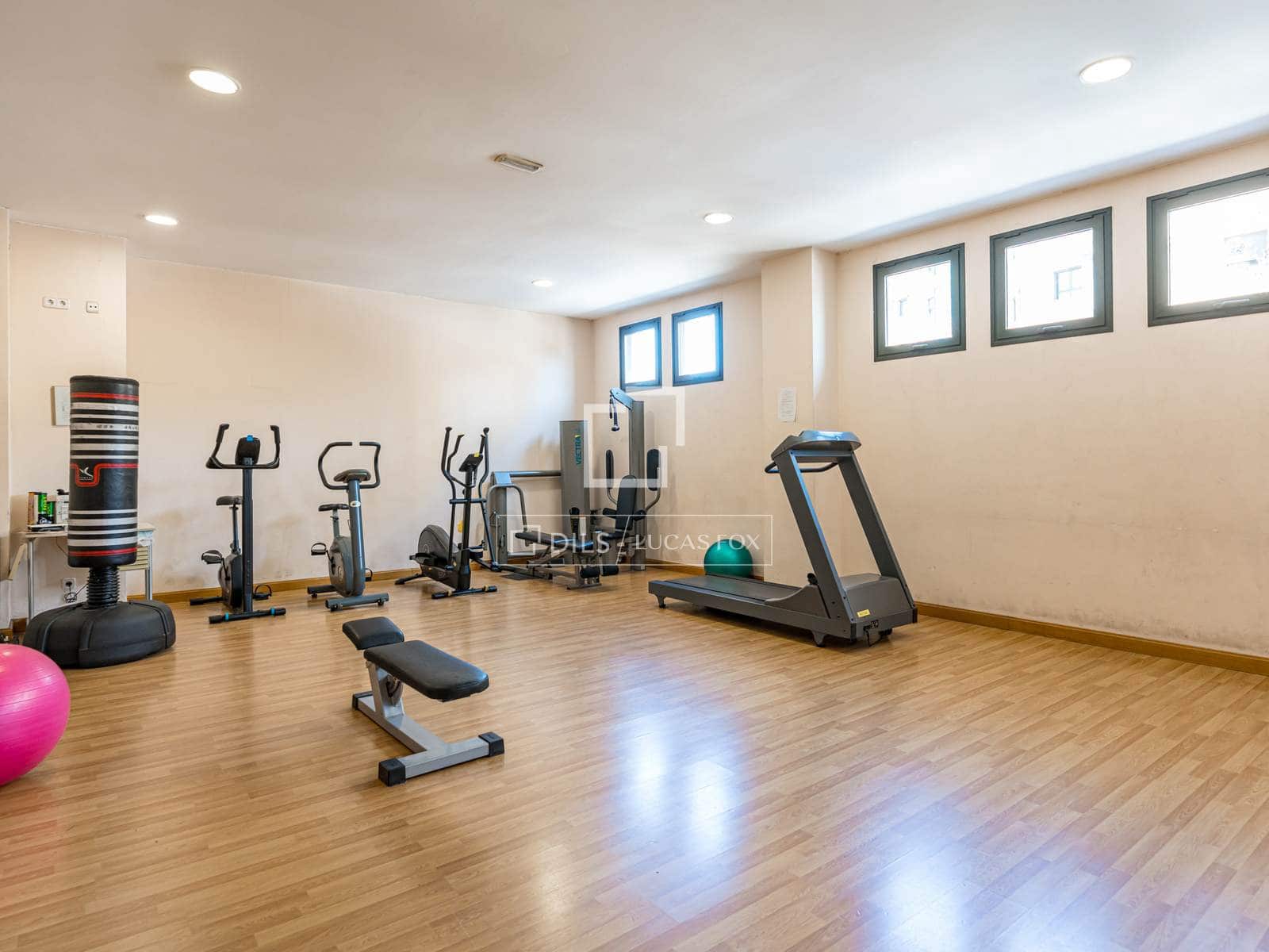 4 bedroom Apartment for sale in Madrid city with pool garage - € 1,089,000 (Ref: 9699677)