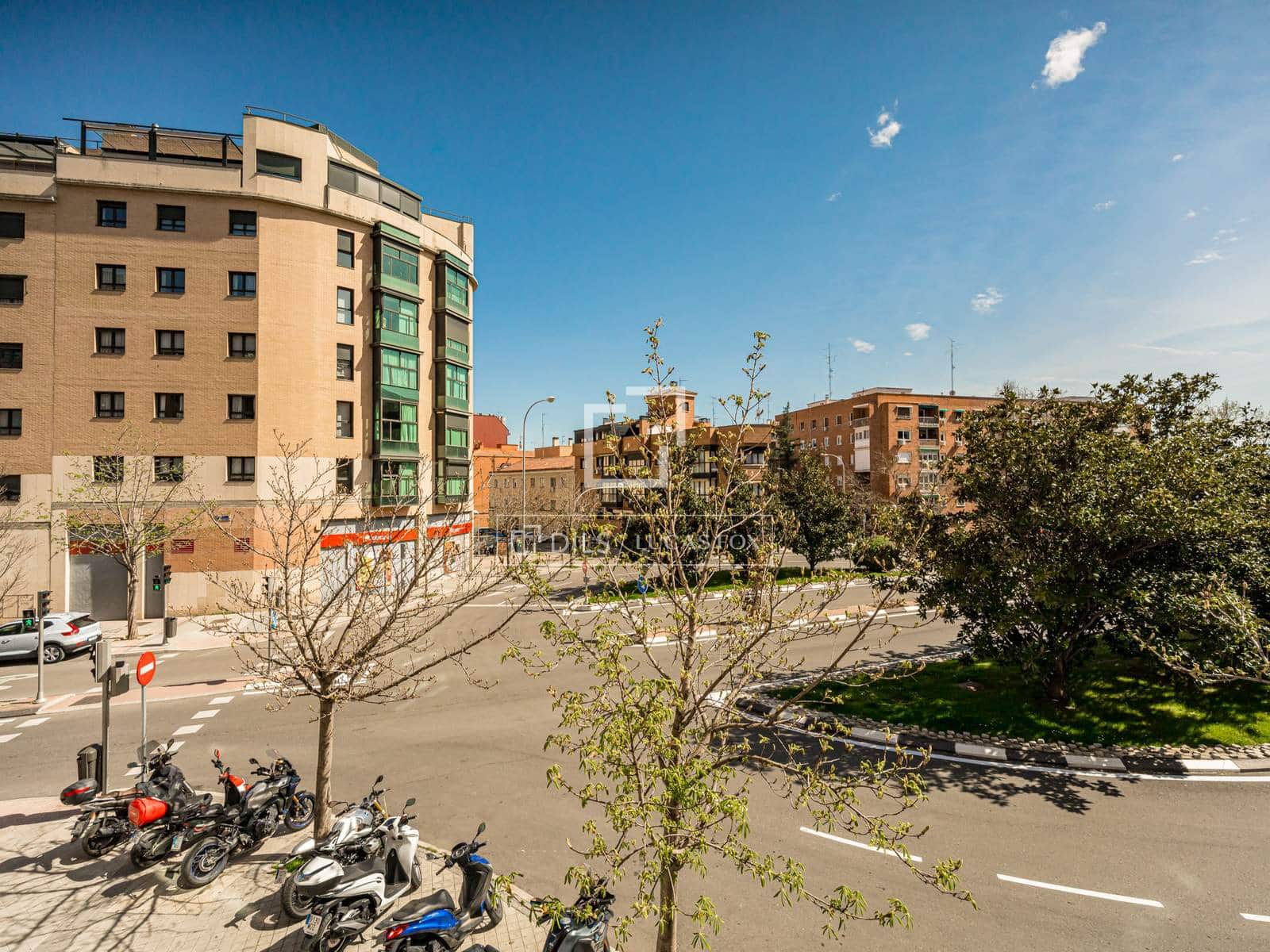 4 bedroom Apartment for sale in Madrid city with pool garage - € 1,089,000 (Ref: 9699677)